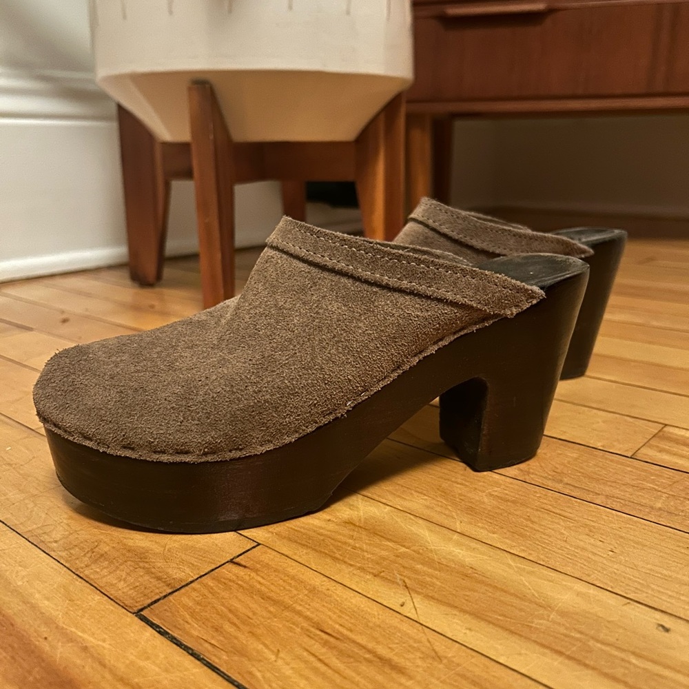 Sven Suede Clogs - Brown